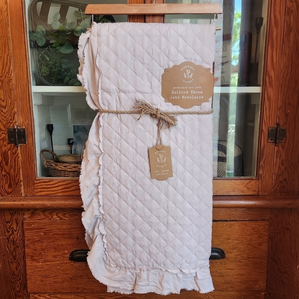 WILDFLOWER COTTAGES 50x60 Prewashed Quilted Ruffle Throw Stone